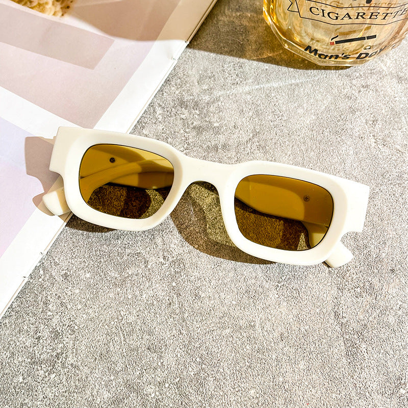 Ladies fashionable sunglasses with a striking design Stornfield