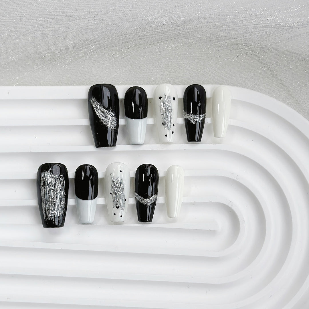 Artistic Press-On Nail Set with Metallic Accents