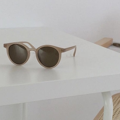 Fashionable Round Sunglasses in Minimalist Design Stornfield