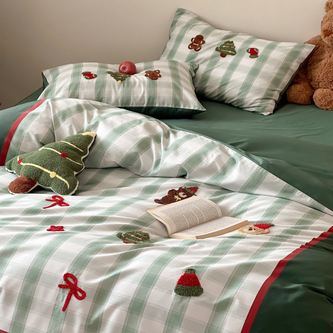 Festive bed linen set with embroidered Christmas appliqués