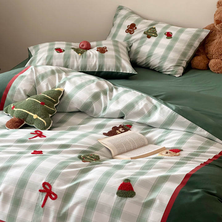 Festive bed linen set with embroidered Christmas appliqués