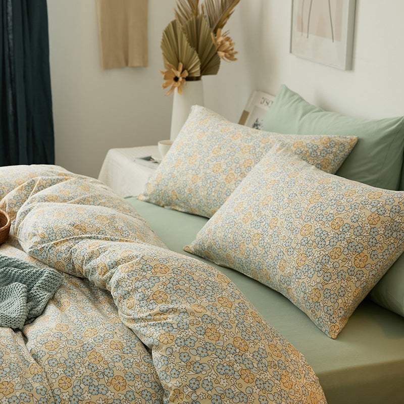Bedding set with quilted light down filling, cotton blend and fine millefleurs print
