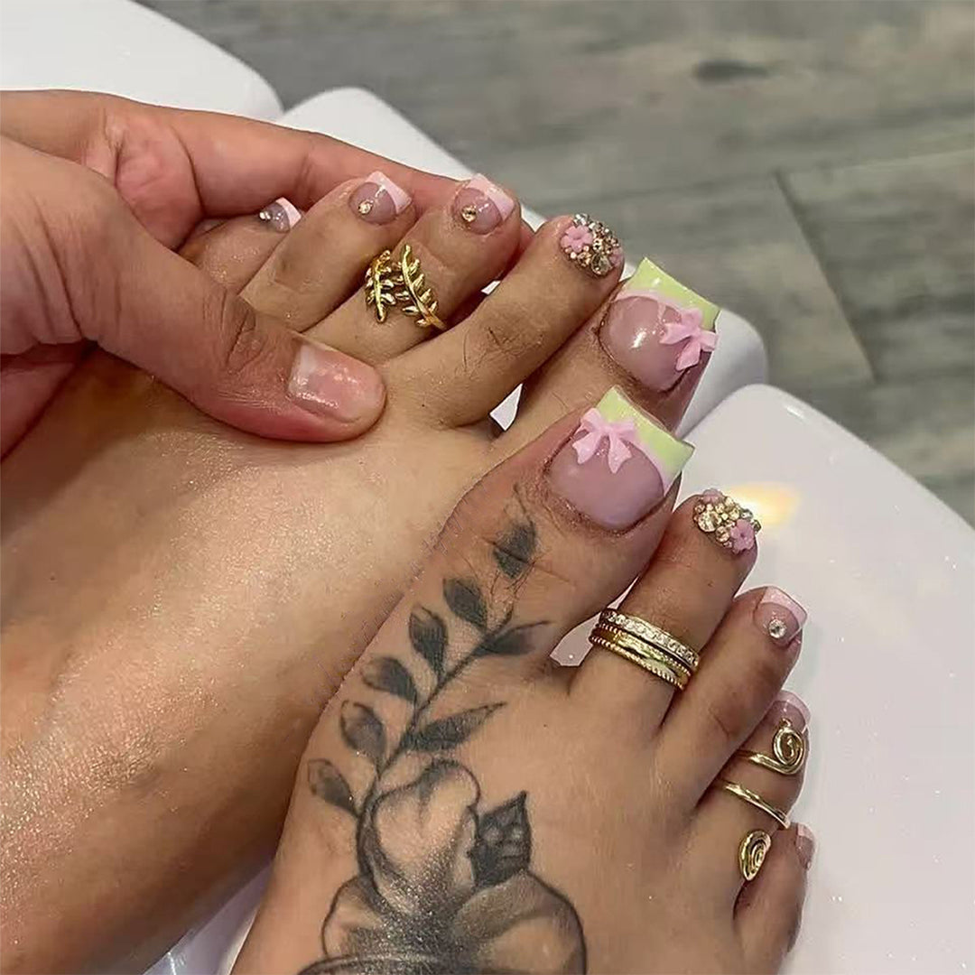 Artful toenails with elegant 3D decorations Stornfield