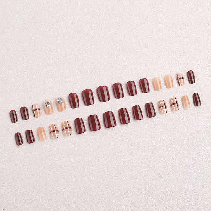 Artificial nail set with elegant, shimmering design and creative accents Stornfield