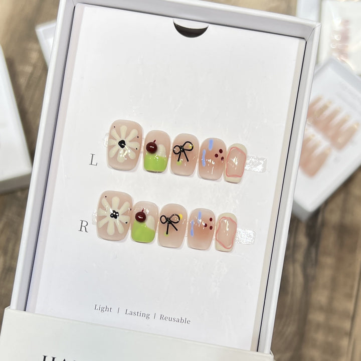 Artistic Floral Press-On Nail Set with Reusable Design Stornfield