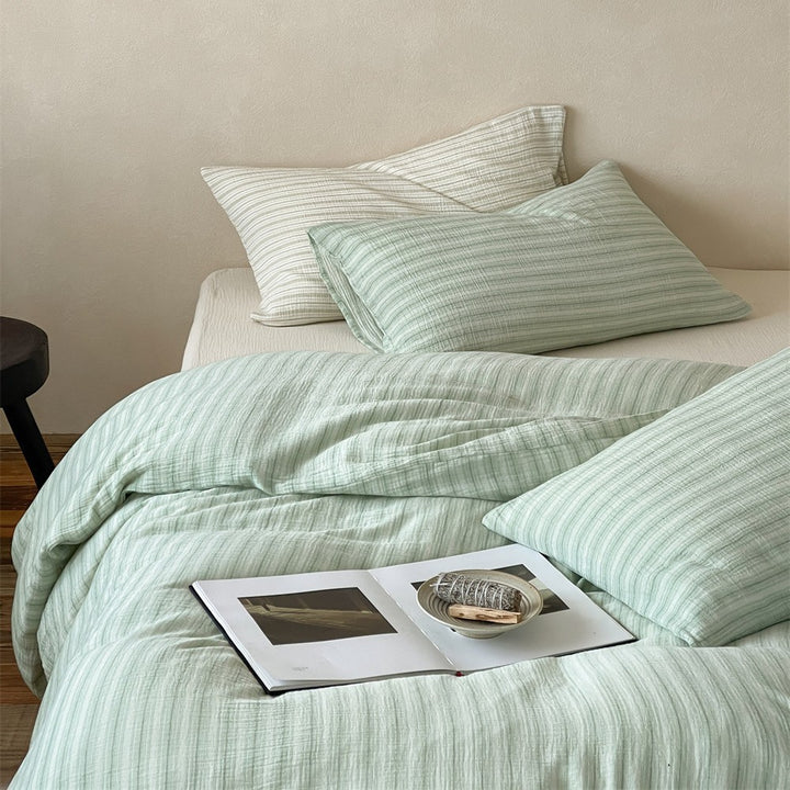 Lightweight muslin bedding set in linen look with fine stripe relief