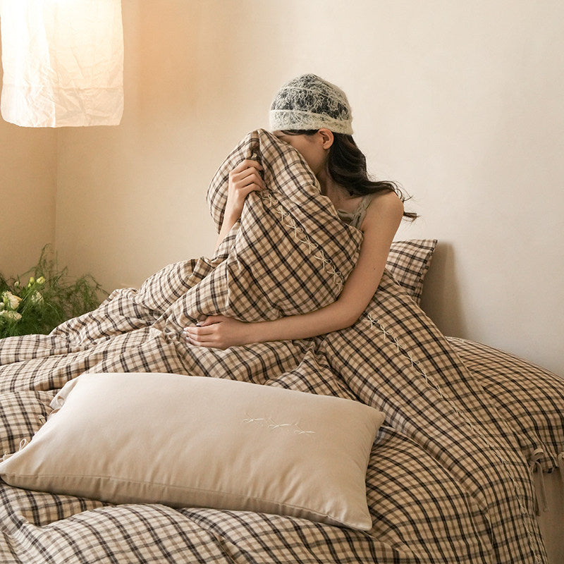 Plaid Cotton-Linen Duvet Cover Set with Tie-Closures and Pillow Shams