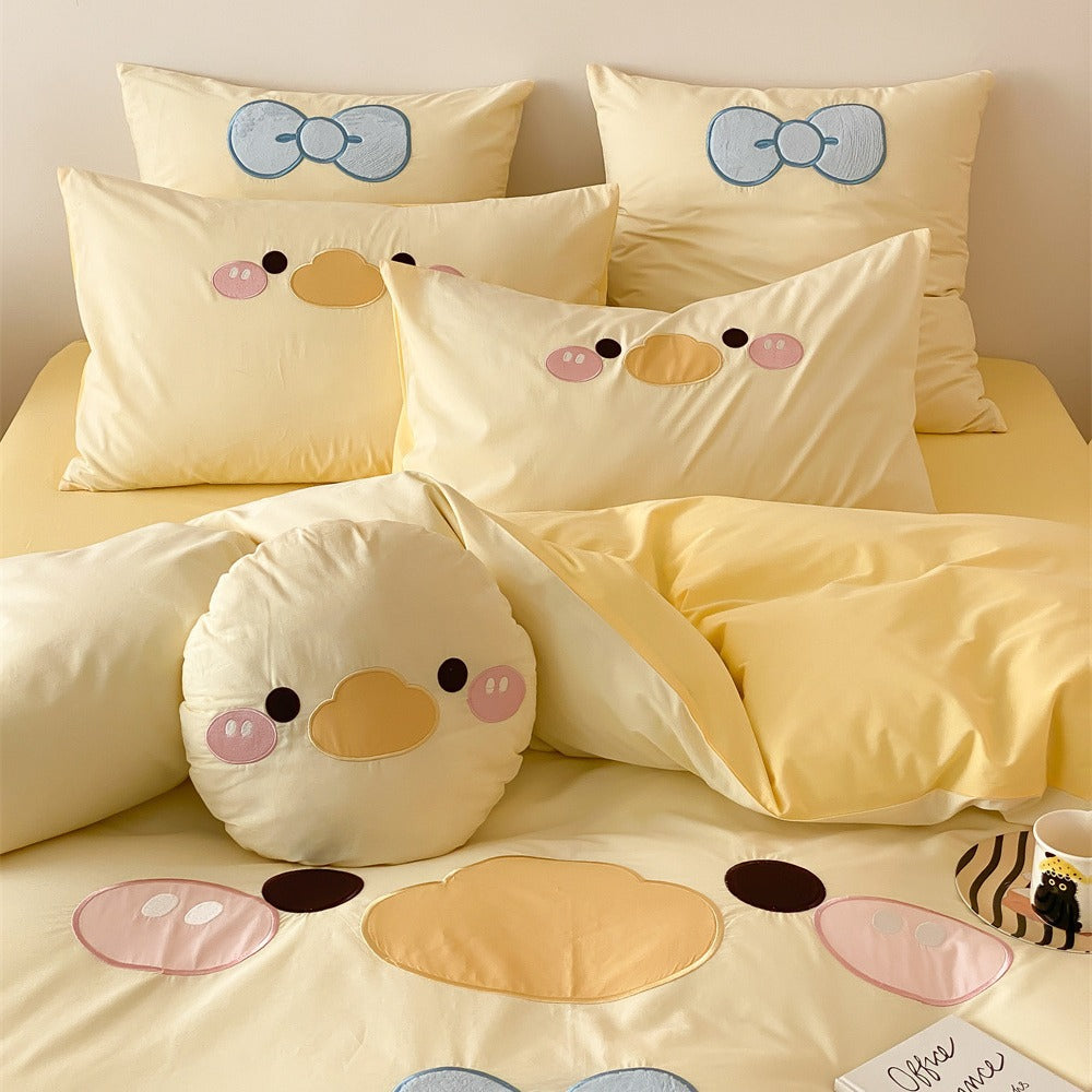 Children's bedding set with embroidered duck motif, reversible cover and cuddle pillow