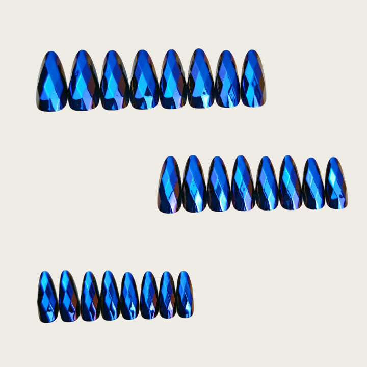 Artificial nails with faceted crystal design Stornfield