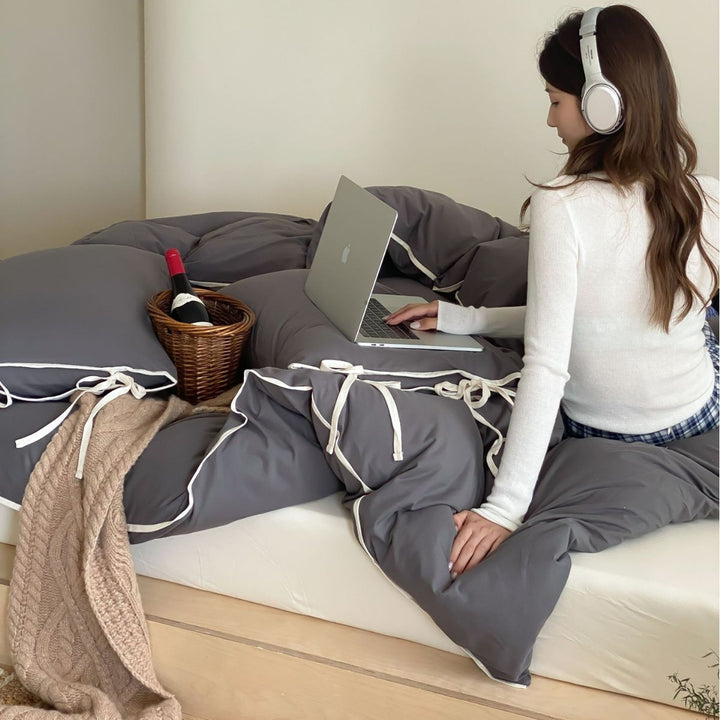 Luxurious cotton percale bed linen set with tie bands