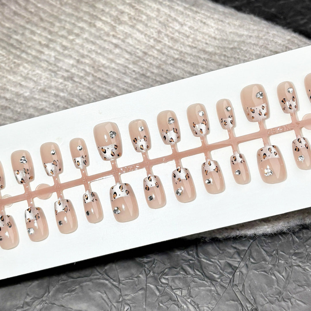 Stylish Leopard Print Press-On Nail Set