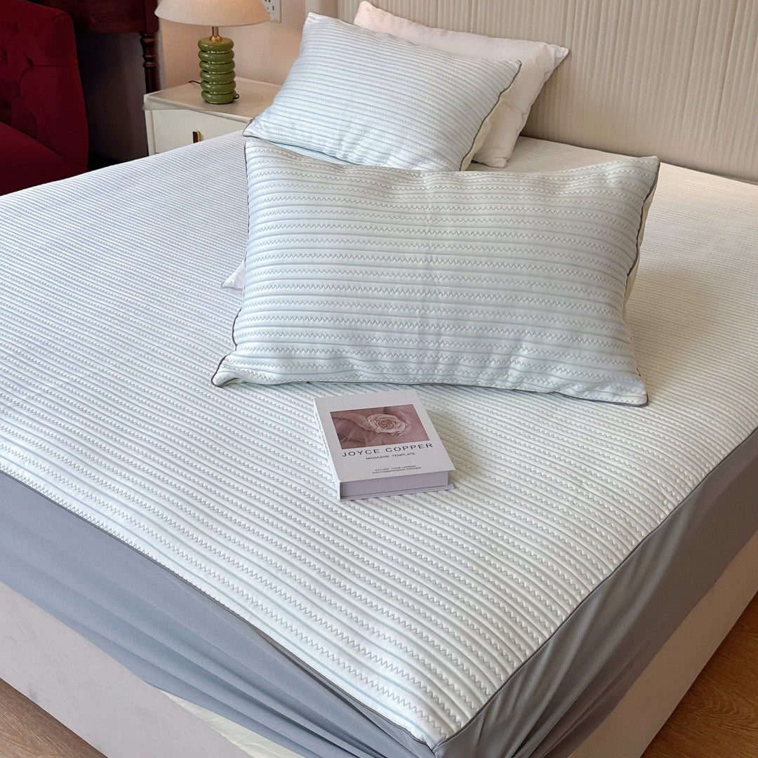 Striped fitted sheet and pillowcase set made of breathable cotton blend with fine zigzag quilting