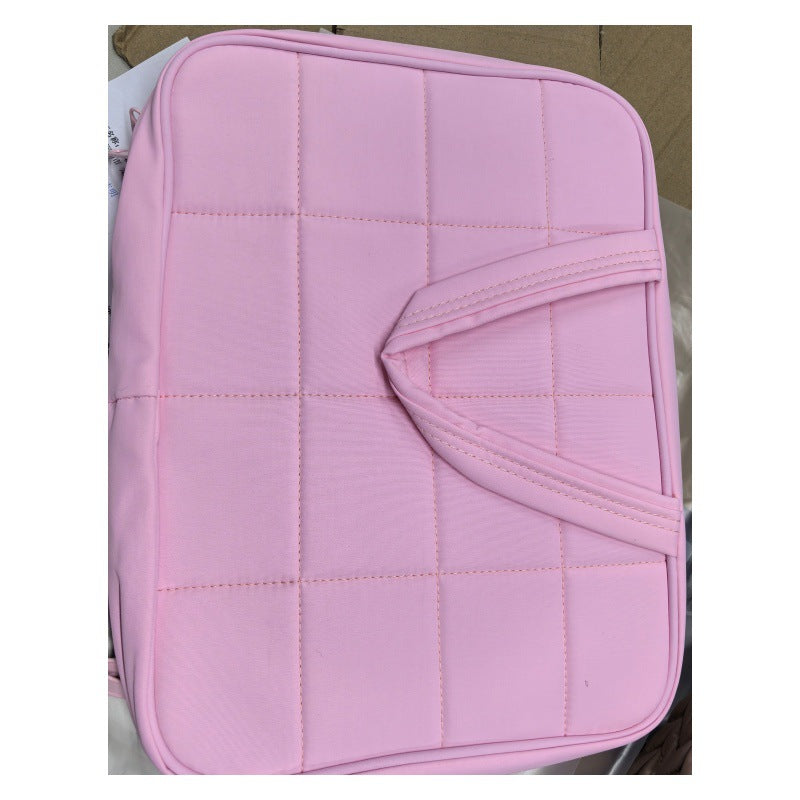 Padded cosmetic organizer bag with practical hanging system Stornfield