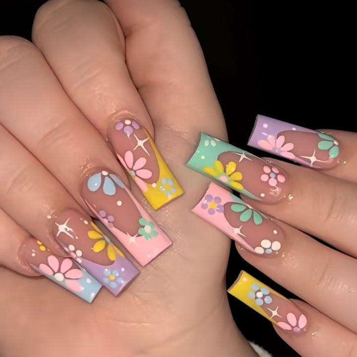 Artificial nail tips with floral designs Stornfield