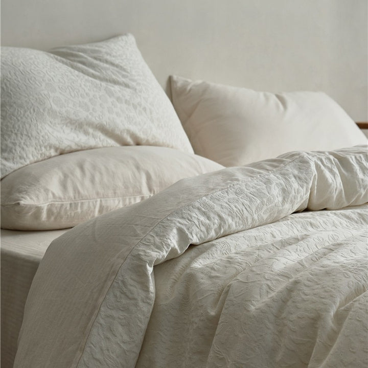 Bedding set made of cotton jacquard with fine quilting and reversible function