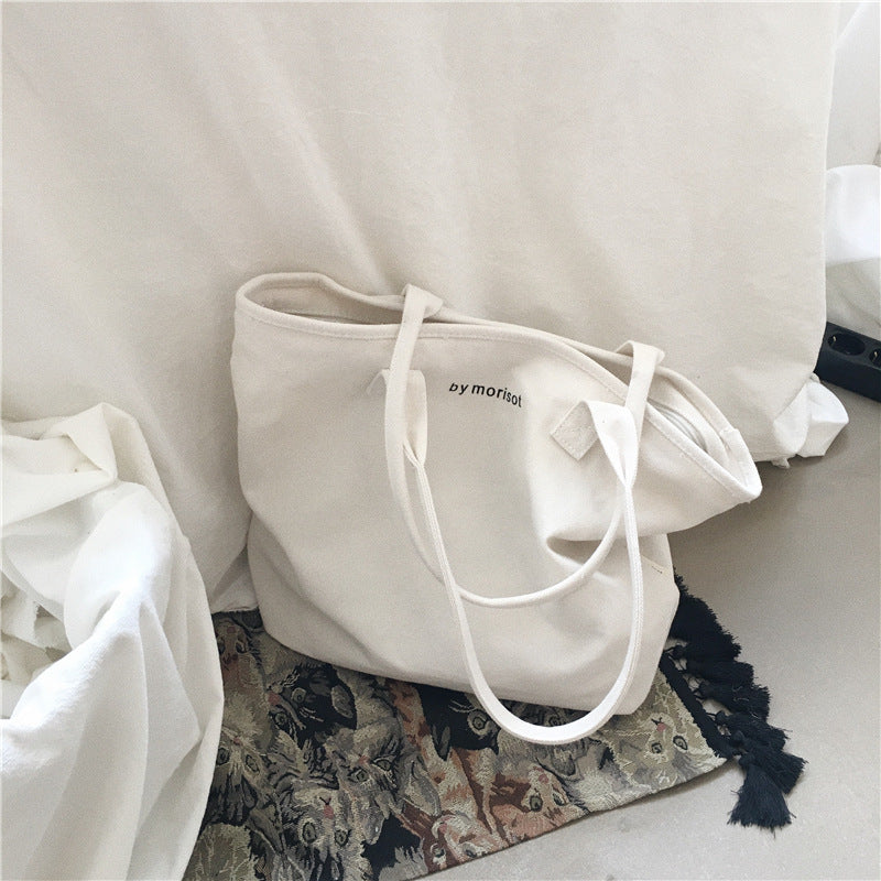 Everyday handbag with spacious interior and sturdy design Stornfield