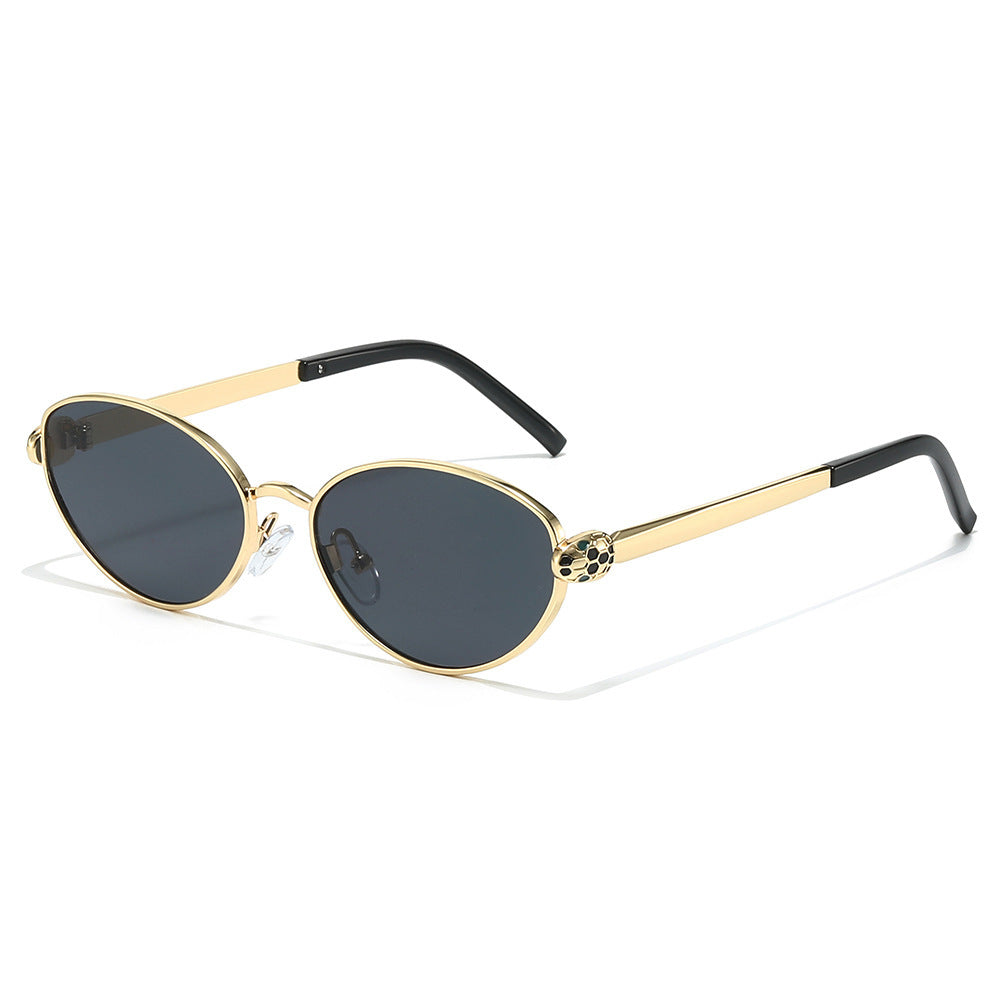 Chic Cat-Eye Sunglasses with Luxurious Gold Accents Stornfield