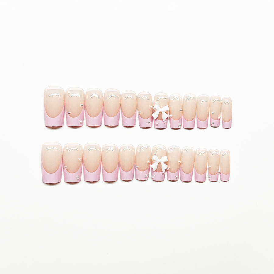 Artificial nail set with romantic bow and pearl embellishments Stornfield