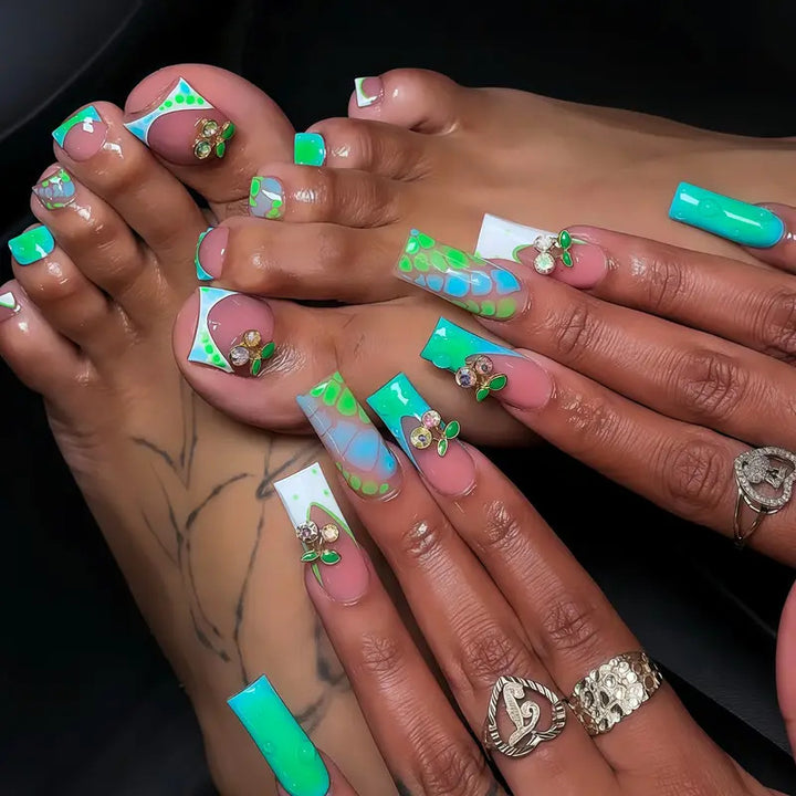 Artistic Floral-Inspired Press-On Nail Set Stornfield