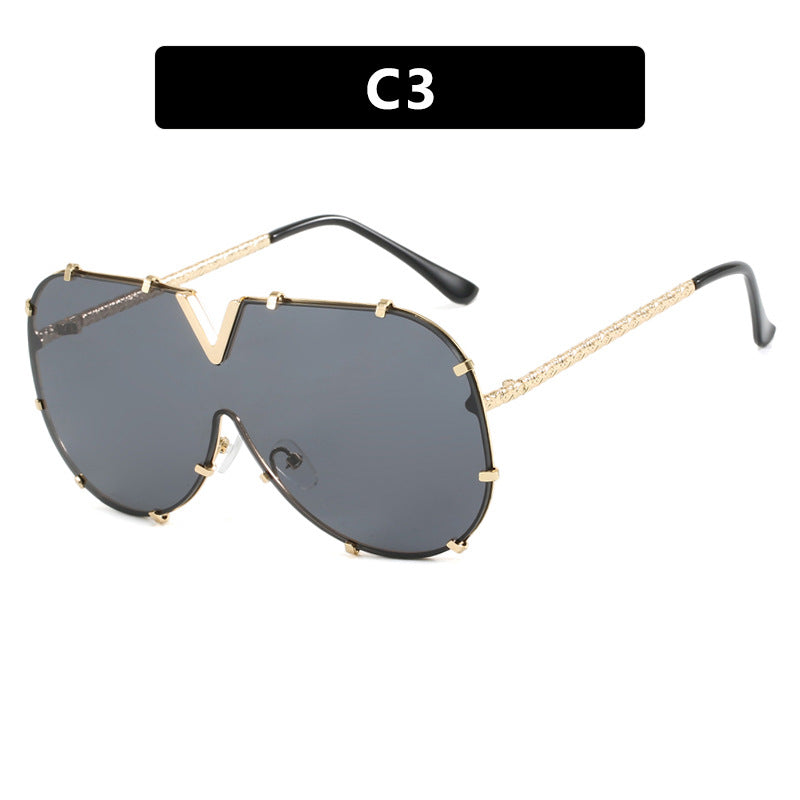 Women oversized goggles in futuristic design Stornfield
