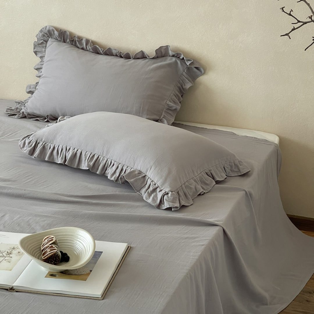 Romantic ruffled bedding set with pillowcases and fitted sheets