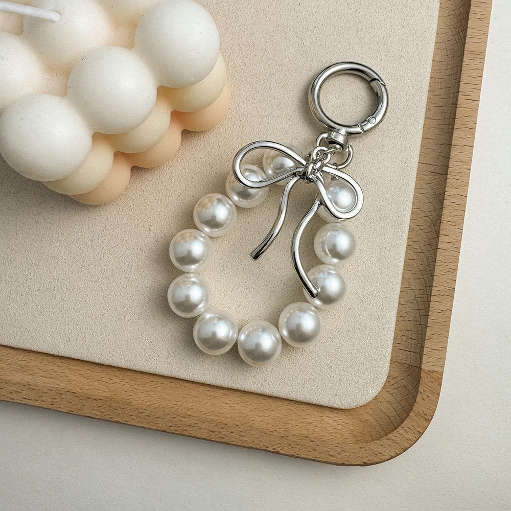 Charming Bow and Bead Keychain Stornfield
