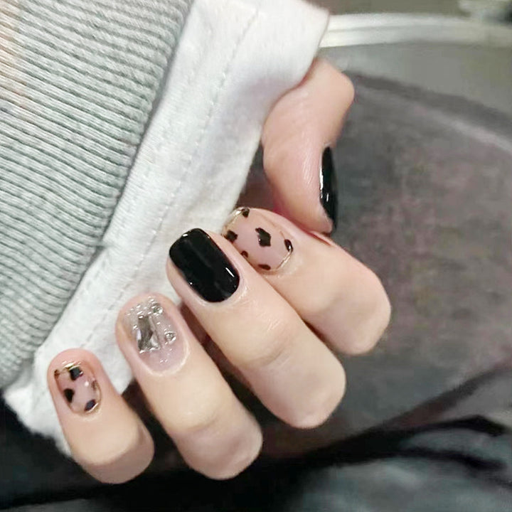 Creative Nail Art Set with Elegant Animal Accents Stornfield