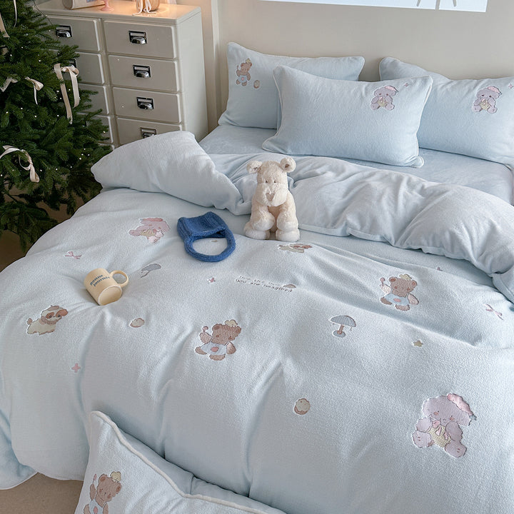 Children's bedding set made of soft cotton fleece with embroidered teddy bear motifs