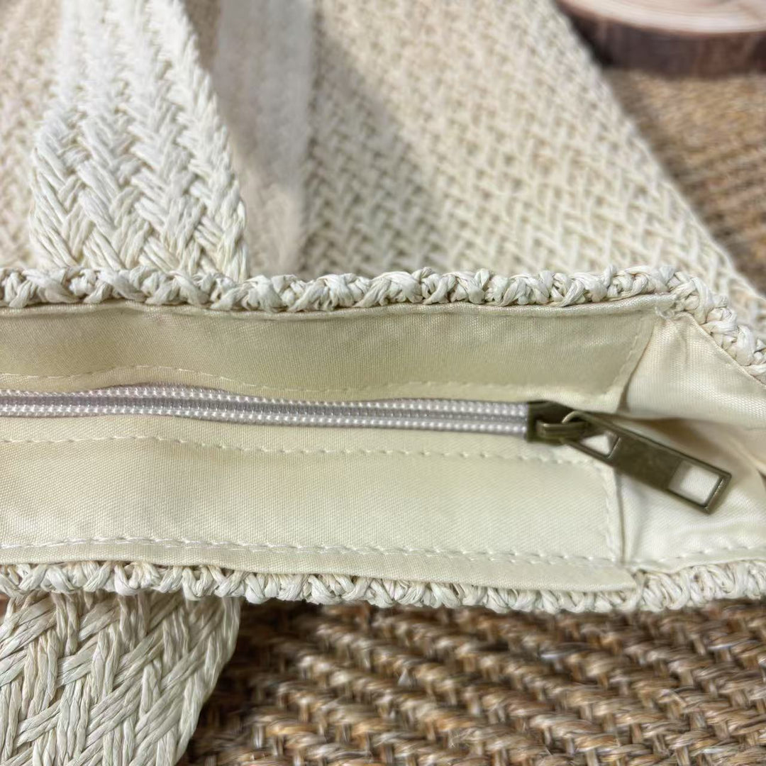 Generous shoulder bag made of natural material Stornfield