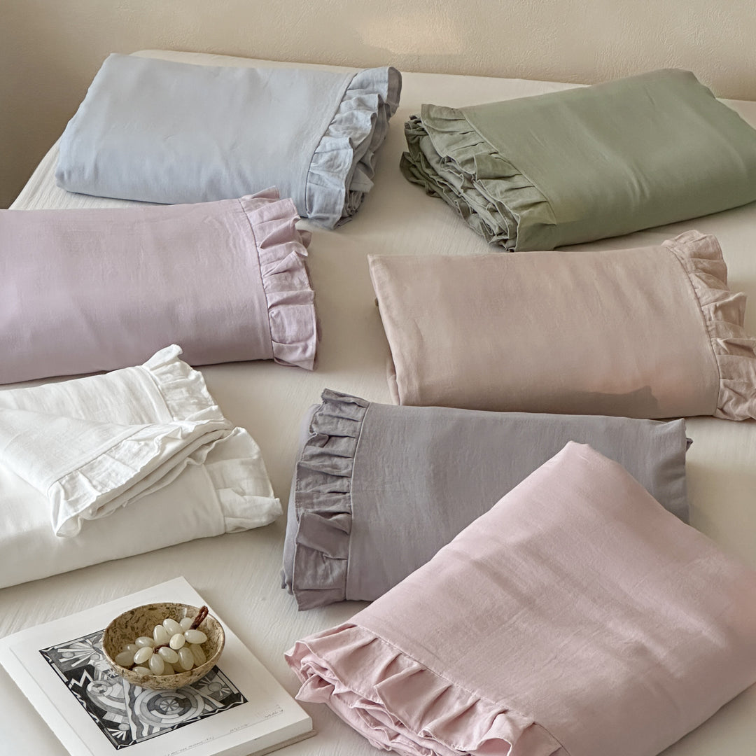 Bedding set with ruffles and extra soft cotton-linen quality