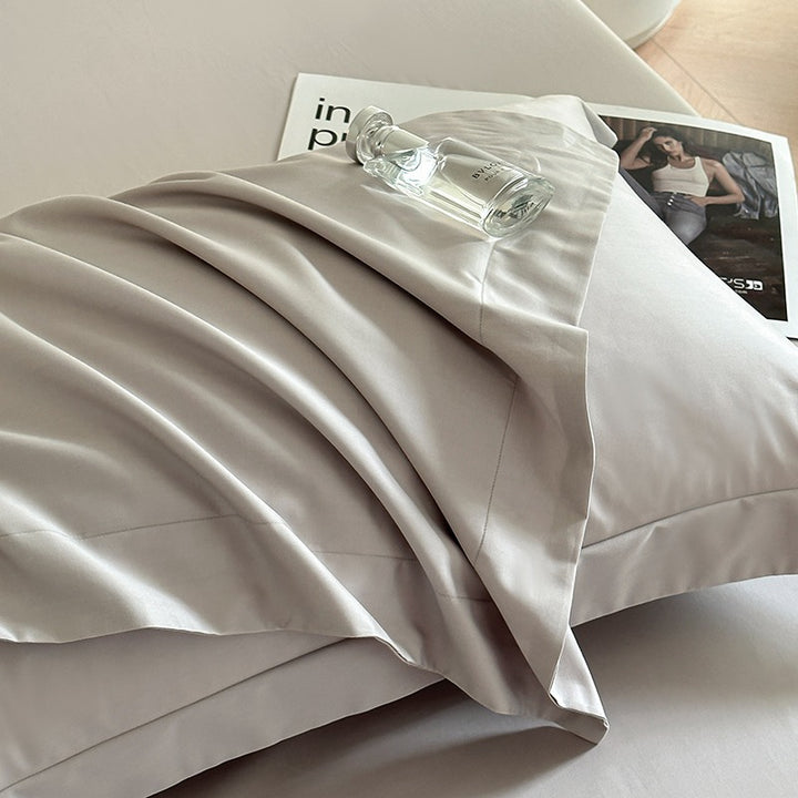 Luxurious silk-soft pillowcase made of satin with anti-wrinkle effect
