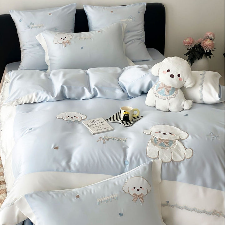 Children's bedding set made of cotton satin with embroidered dog appliqués and cuddly plush toy