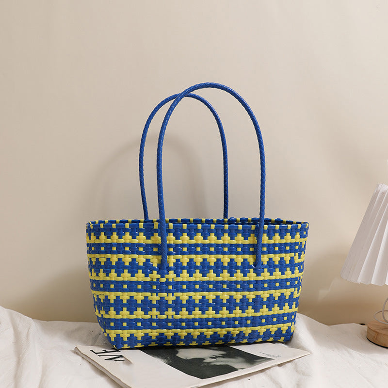 Braided straw bag with color-contrasting stripes Stornfield