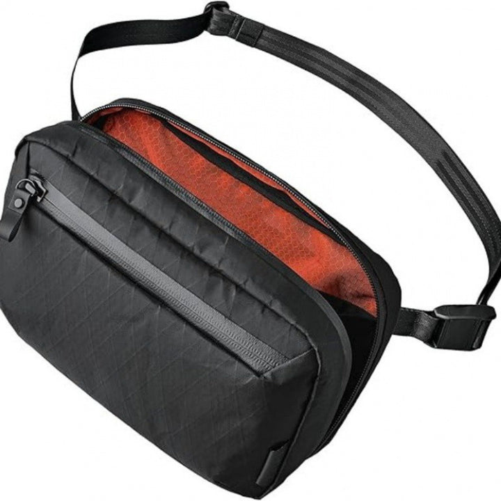 Multifunctional shoulder bag with internal compartments Stornfield