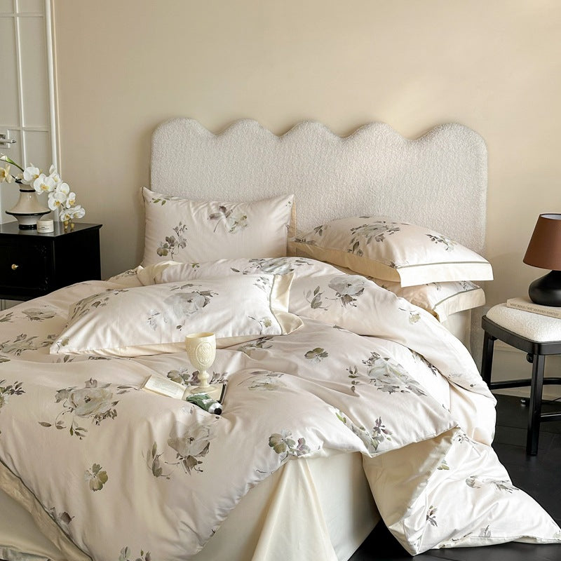 Satin bedding set with floral watercolor pattern and fine hem
