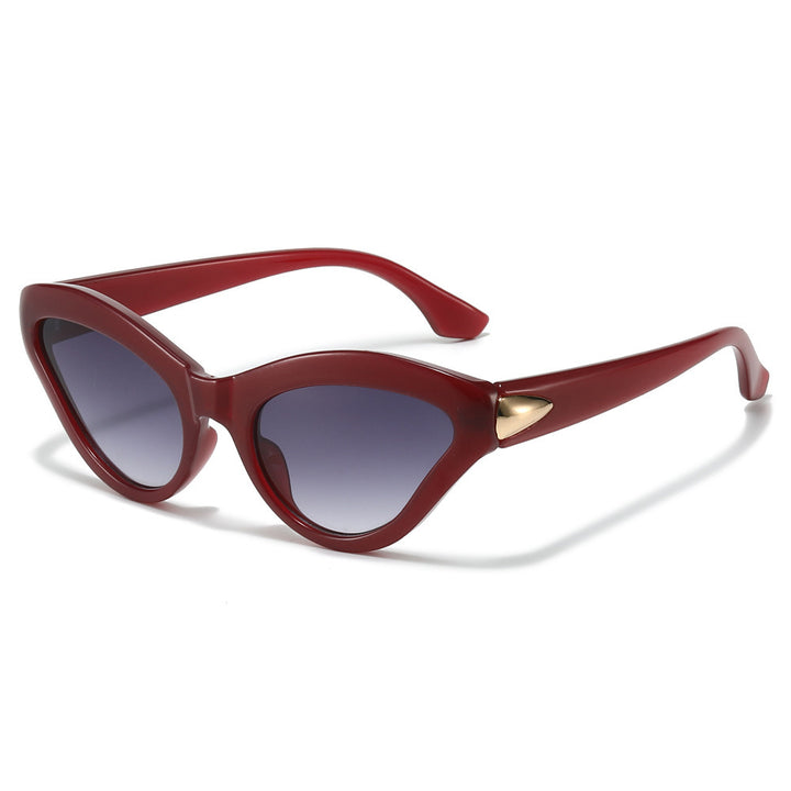 Vintage Cat-Eye Sunglasses with Luxurious Detailing Stornfield