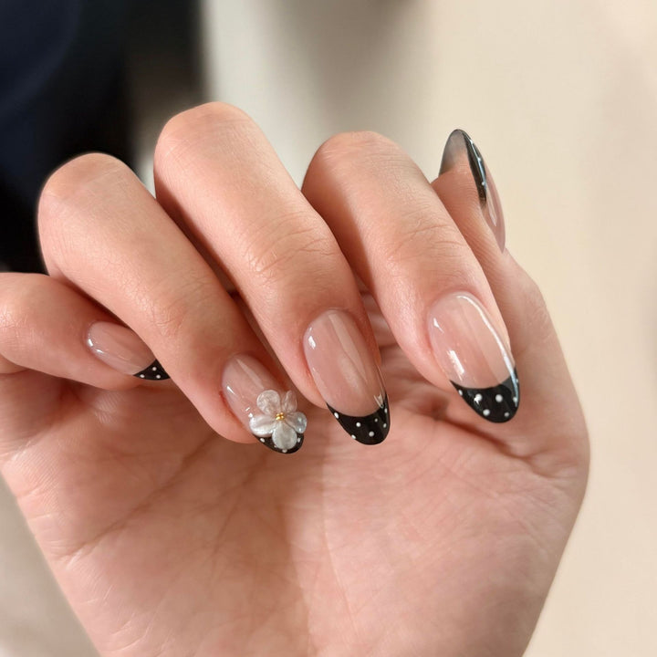 Decorative artificial nails with elegant accents Stornfield