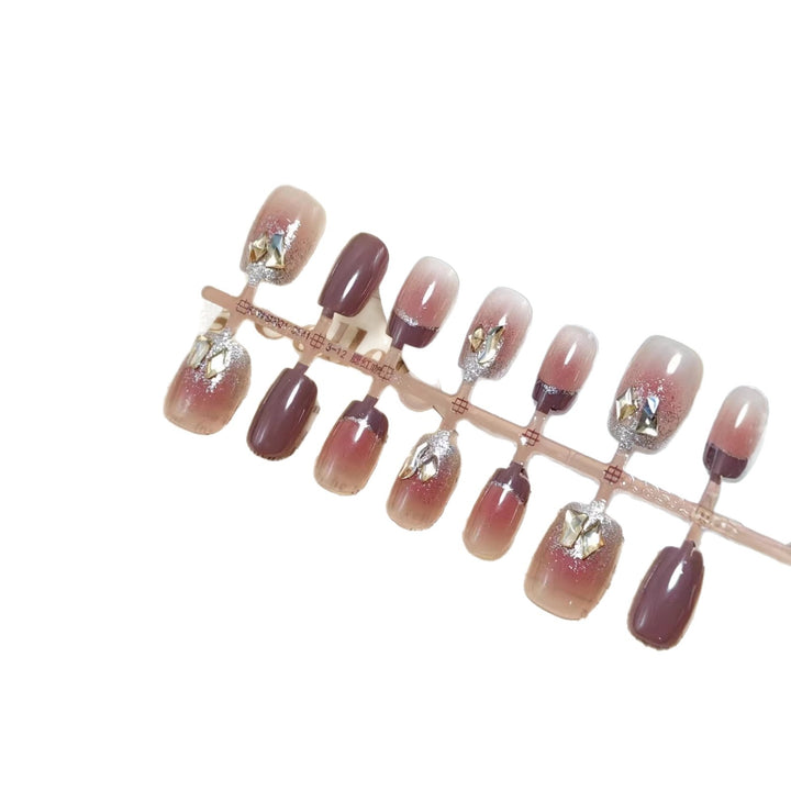 Elegant Artificial Nail Set with Gold Accents Stornfield