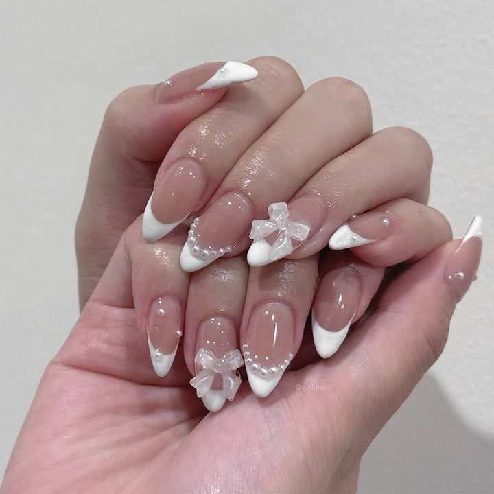 Artificial nail set with luxurious embellishments and sparkling details Stornfield