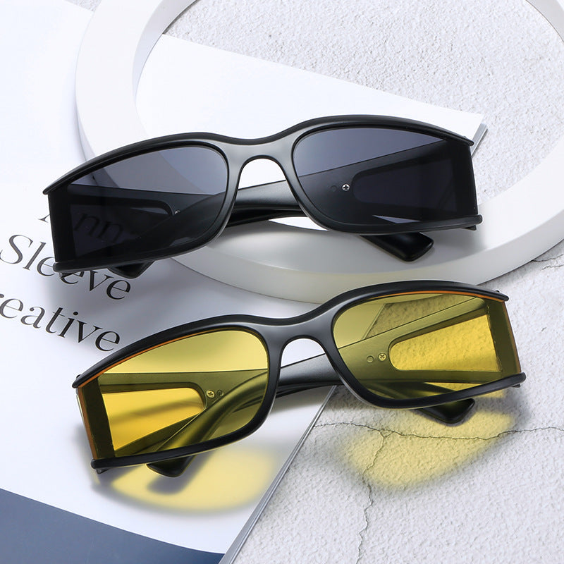 Women's sports sunglasses with particularly ergonomic design and side glare protection Stornfield