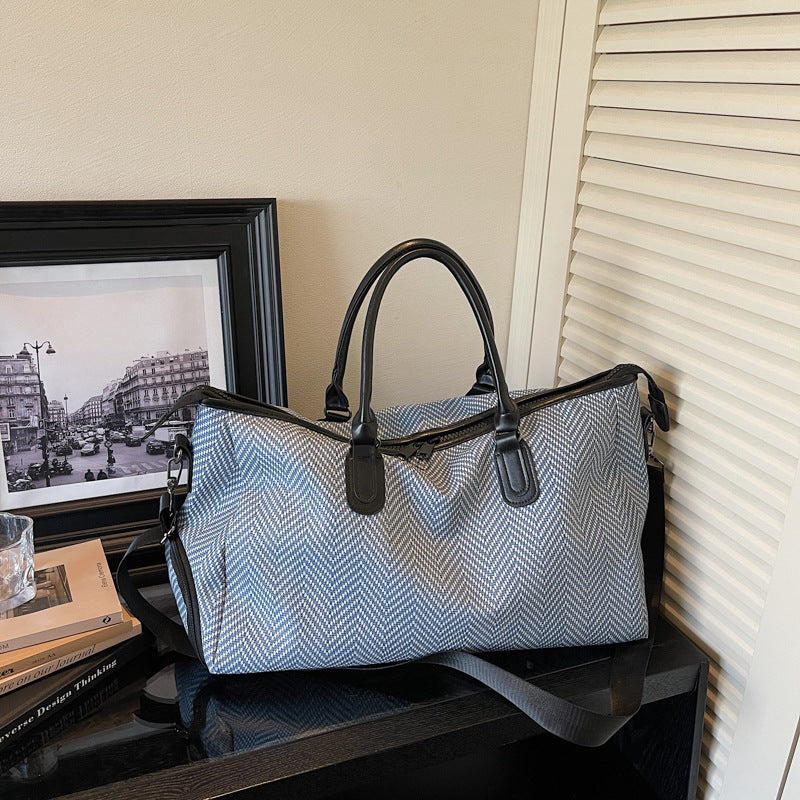 Elegant Travel Bag with Innovative Compartment Design Stornfield