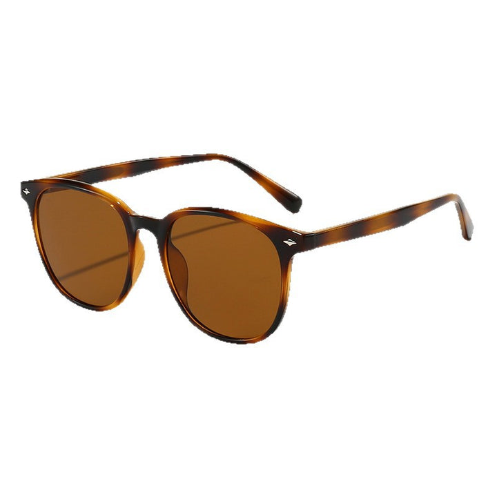 Women's fashionable sunglasses in elegant shape design Stornfield