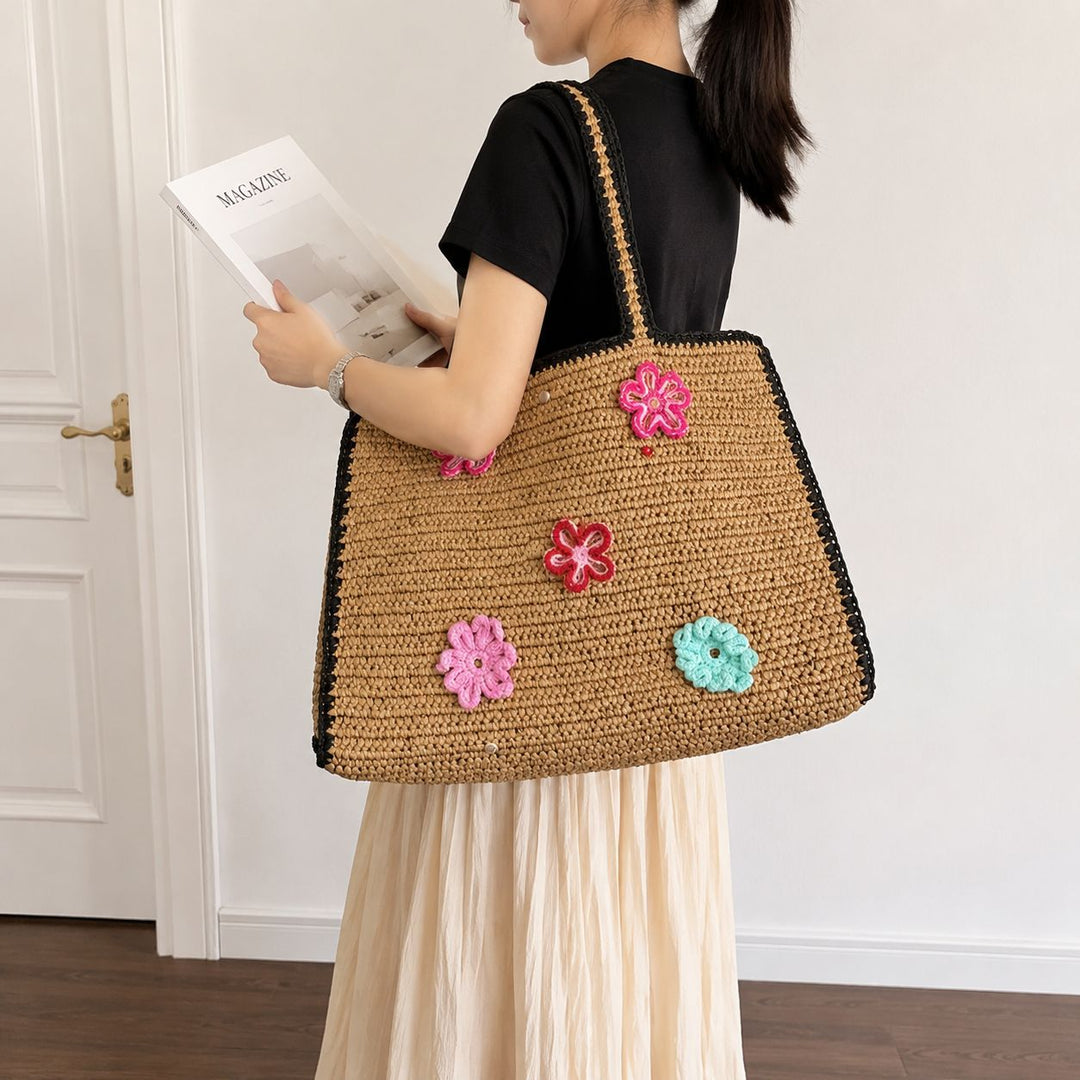 Handmade straw bag with flower appliqués Stornfield