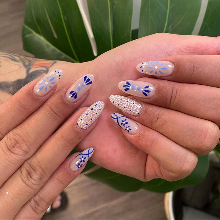 Artful Nail Tips with Flower Motif Stornfield