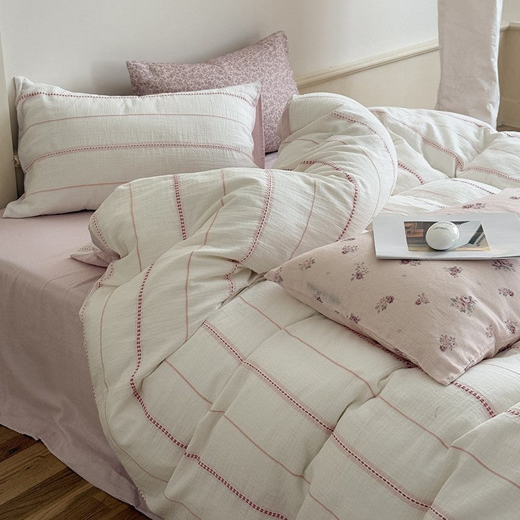 Light bedding set made of cotton gauze with reversible function and quilted blanket