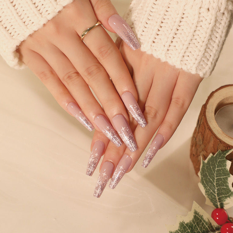 Artful Christmas nail art with original gingerbread motif Stornfield