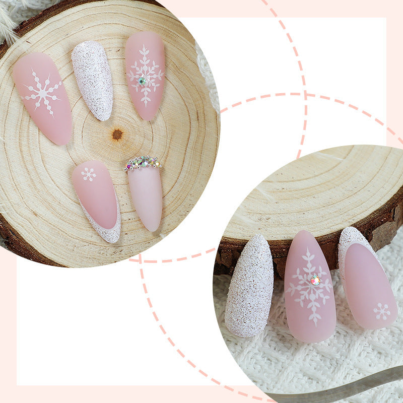 Nail set with wintry snowflake design Stornfield