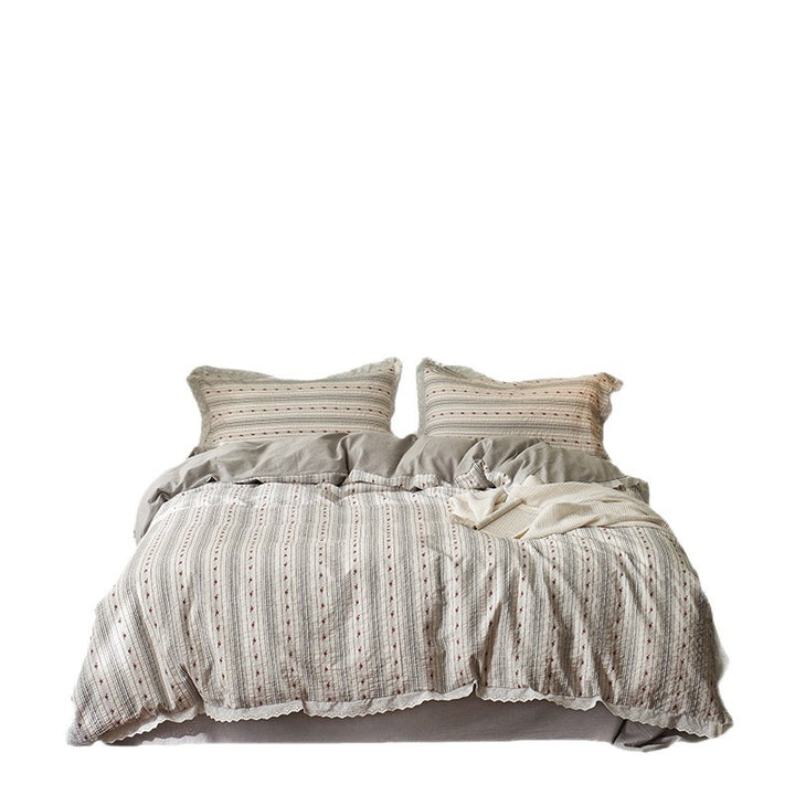 Romantic bedding set made of cotton-linen with fine wave quilting and ruffle edge
