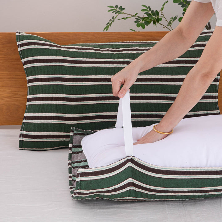 Unisex pillow with practical carrying handle Stornfield
