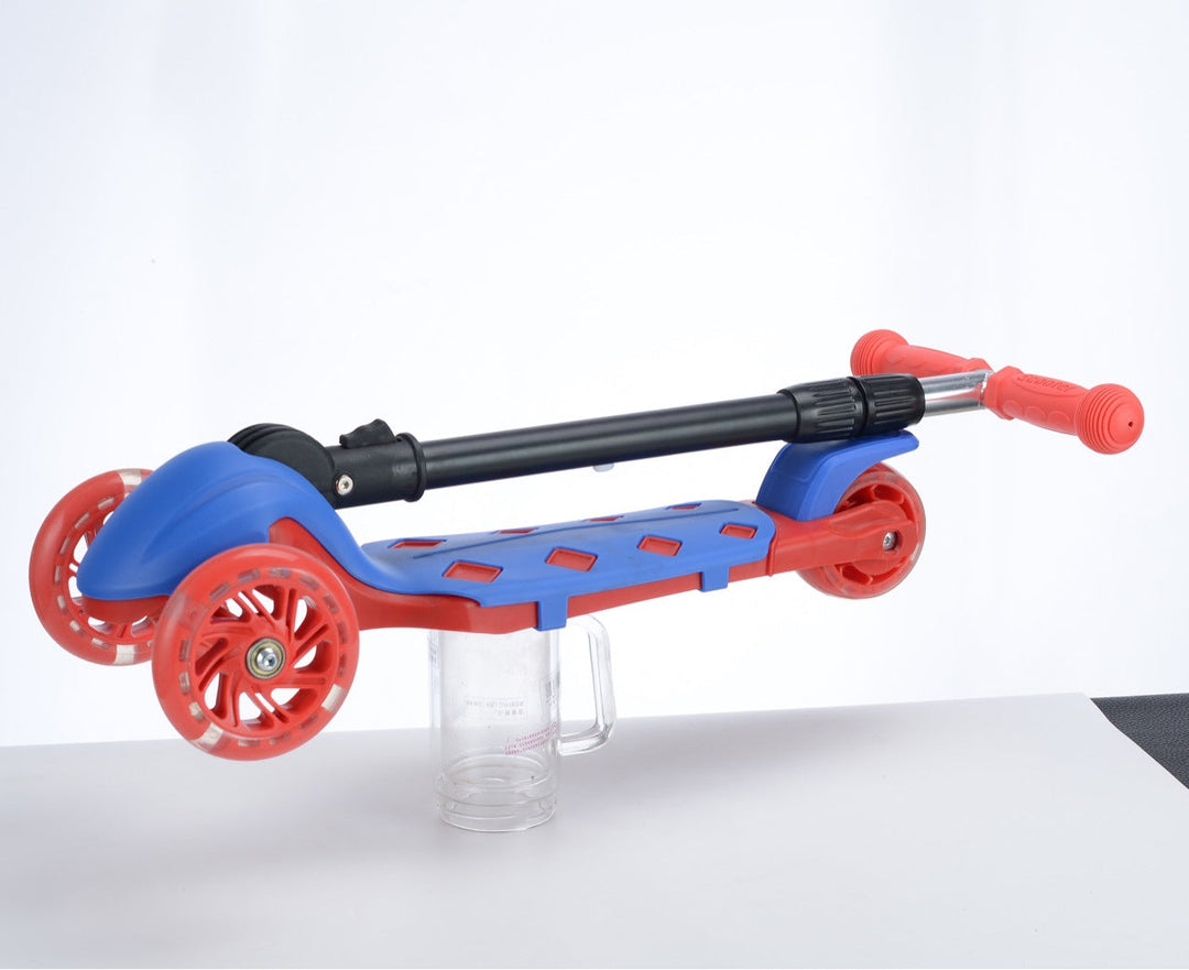 Three-Wheel Glider Scooter Stornfield